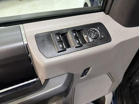 Used 2017 Ford F150 XLT w/ Equipment Group 302A Luxury AWD/4WD image 18