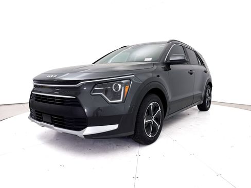 Used 2025 Kia Niro EX FWD image 14