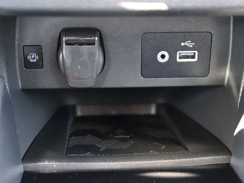 Used 2025 Nissan Versa SV FWD image 32