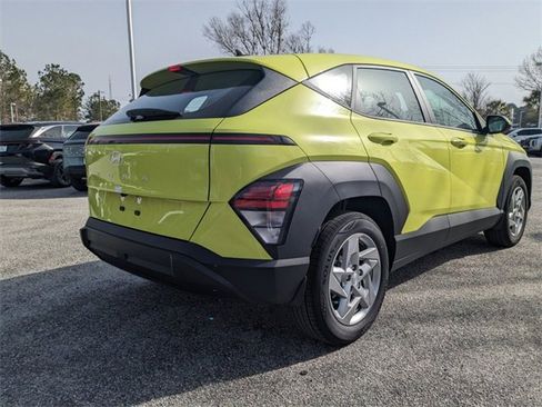 Certified 2025 Hyundai Kona SE image 3