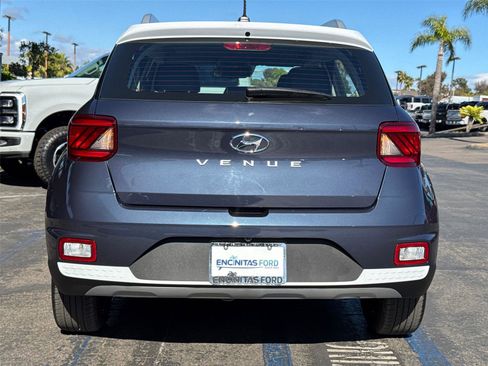 Used 2023 Hyundai Venue Limited FWD image 10