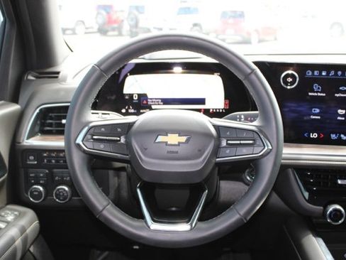 Used 2025 Chevrolet Suburban Premier image 23