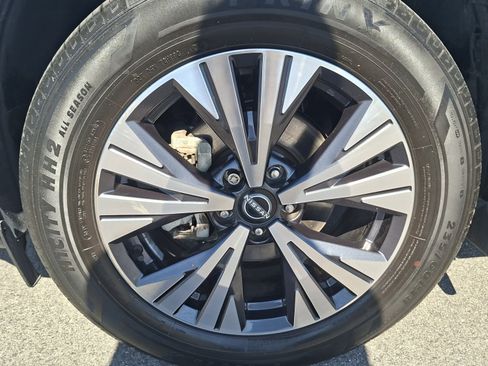 Used 2022 Nissan Rogue SV FWD image 25