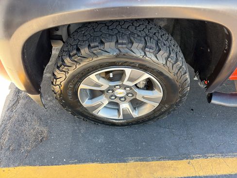 Used 2019 Chevrolet Colorado Z71 AWD/4WD image 9