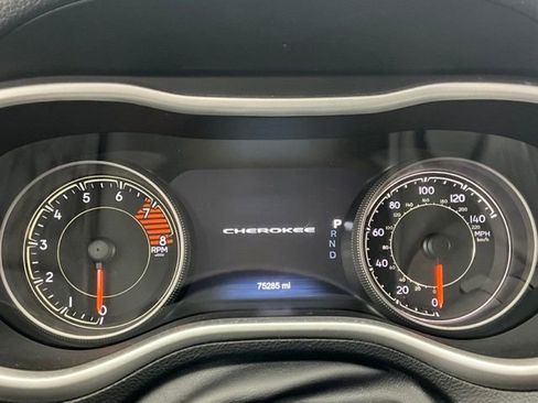 Used 2016 Jeep Cherokee Trailhawk w/ Cold Weather Group image 7