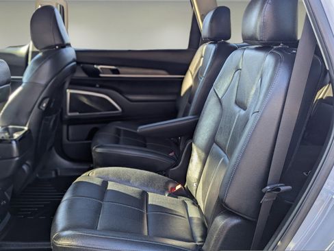 Used 2022 Kia Telluride EX w/ EX Premium Package image 12