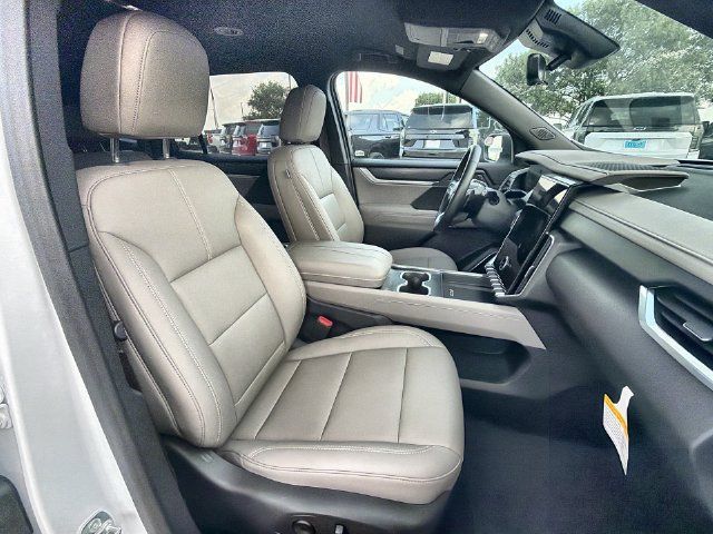 Certified 2026 GMC Acadia Elevation w/ Elevation Premium Package FWD image 27
