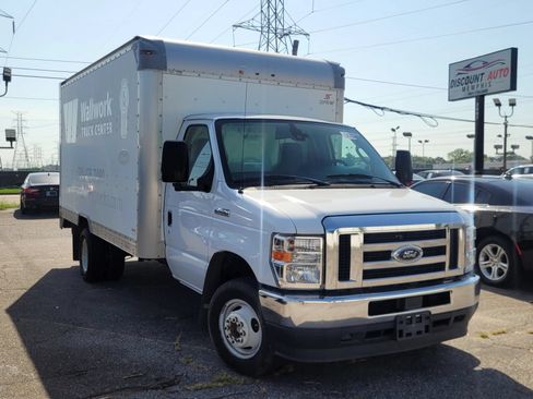 Used 2021 Ford E-450 and Econoline 450 Super Duty RWD image 15