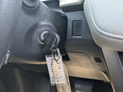 Used 2015 Toyota RAV4 XLE FWD image 17