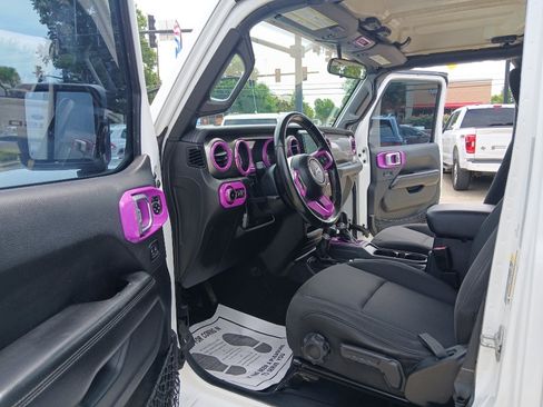 Used 2020 Jeep Wrangler Unlimited Sahara AWD/4WD image 9