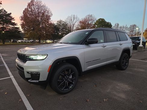 New 2025 Jeep Grand Cherokee L Limited AWD/4WD image 1