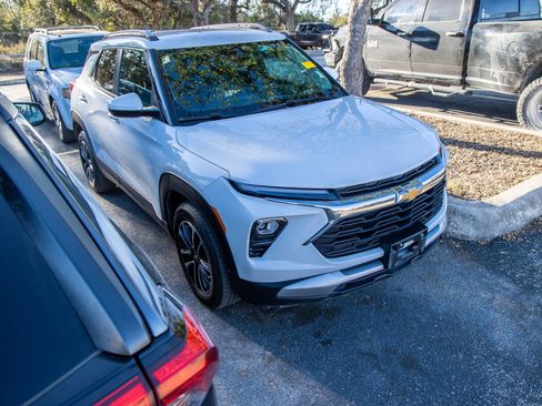 Used 2024 Chevrolet TrailBlazer LT w/ Driver Confidence Package image 5