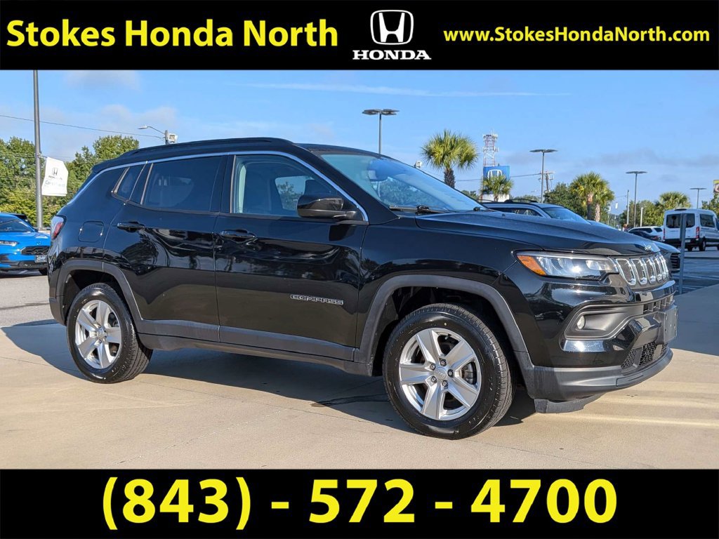 Used 2022 Jeep Compass Latitude w/ Sun and Sound Group AWD/4WD image 2