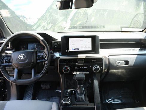 Certified 2025 Toyota Tacoma SR5 AWD/4WD image 18