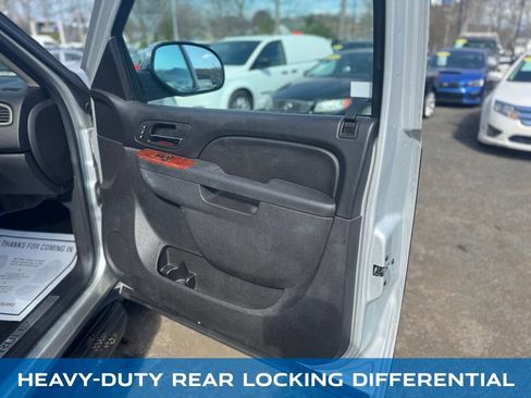 Used 2013 Chevrolet Avalanche LTZ AWD/4WD image 17
