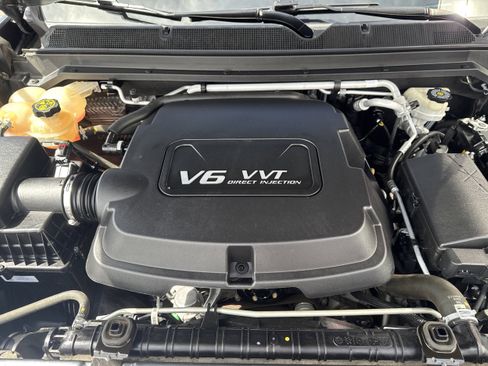 Used 2016 Chevrolet Colorado Z71 AWD/4WD image 9