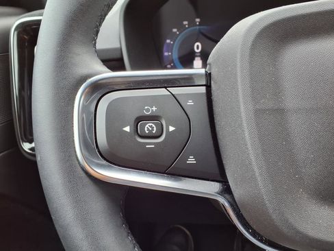 Certified 2023 Volvo XC40 B5 Plus w/ Protection Package Premier image 26