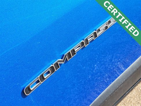 Used 2023 Jeep Compass Latitude image 11