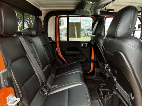 Used 2025 Jeep Gladiator Sport AWD/4WD image 29