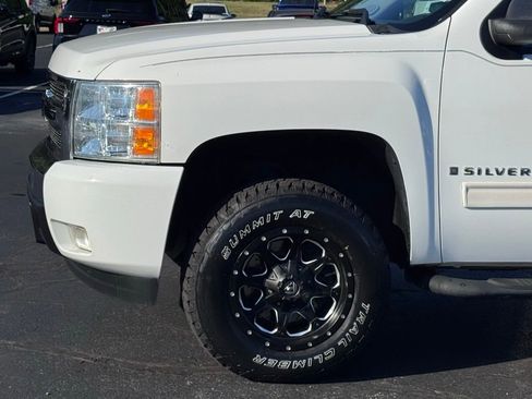 Used 2009 Chevrolet Silverado 1500 LT w/ Power Pack Plus AWD/4WD image 33