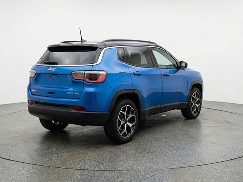 Used 2025 Jeep Compass Limited image 9