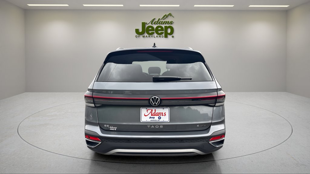 Used 2025 Volkswagen Taos SE AWD/4WD image 6