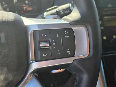 Used 2024 Land Rover Discovery Dynamic SE AWD/4WD image 30