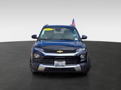 Used 2021 Chevrolet TrailBlazer LT w/ Premium Seating Package image 2
