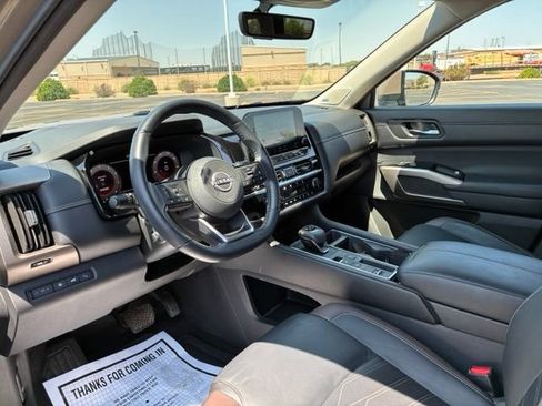 Certified 2023 Nissan Pathfinder Platinum FWD image 11