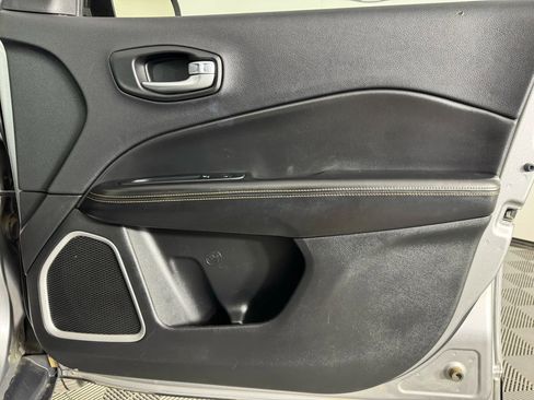 Used 2019 Jeep Compass Limited image 40