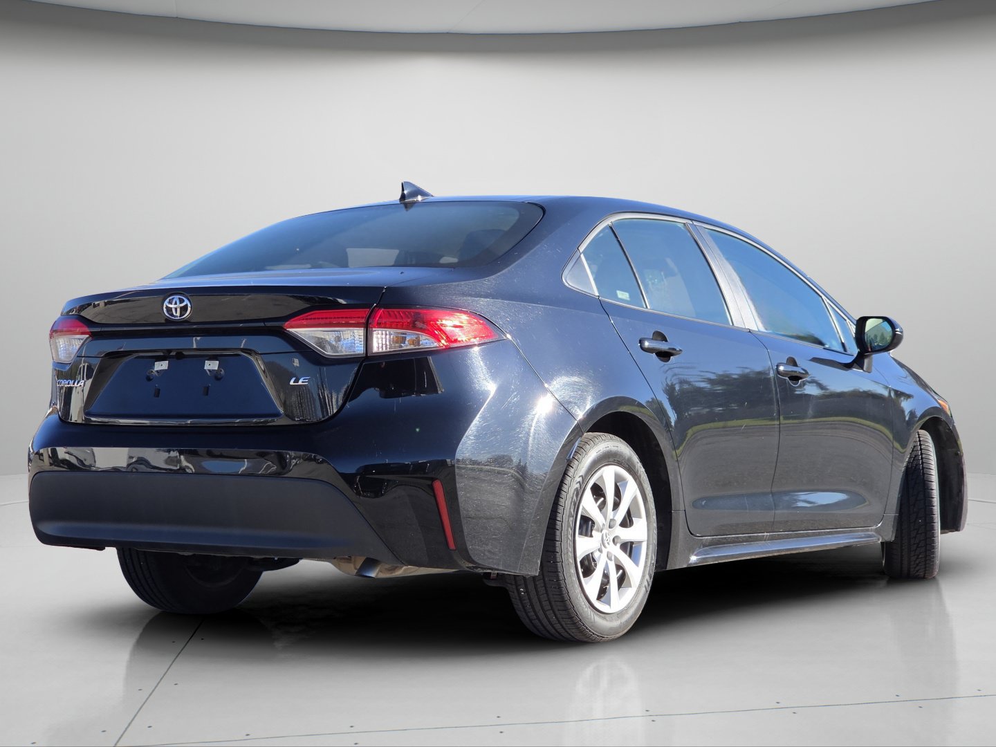 Used 2025 Toyota Corolla LE FWD image 20