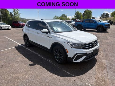 Used 2022 Volkswagen Tiguan SE AWD/4WD image 1
