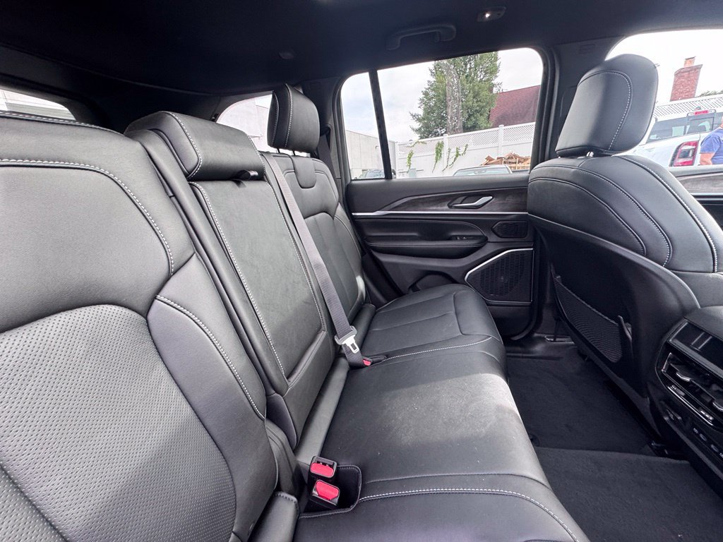 Used 2026 Jeep Grand Cherokee Limited AWD/4WD image 21