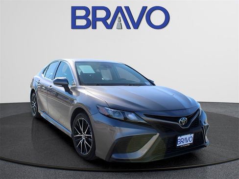 Used 2024 Toyota Camry SE image 2