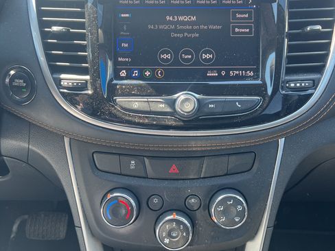 Used 2022 Chevrolet Trax LT w/ LT Convenience Package image 13