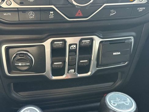 Used 2018 Jeep Wrangler Unlimited Sport S AWD/4WD image 26