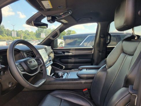 Used 2024 Jeep Wagoneer L Series II RWD image 5