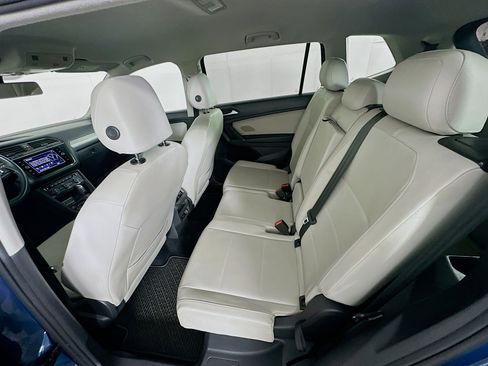 Used 2020 Volkswagen Tiguan SE image 25