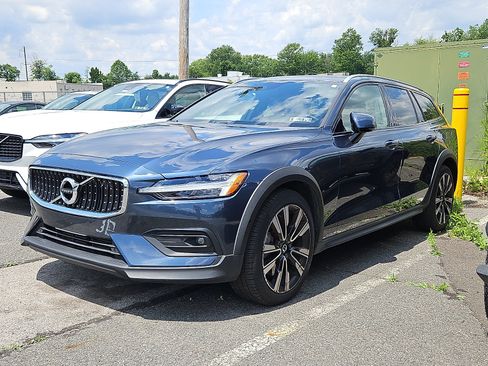 Used 2021 Volvo V60 T5 Cross Country w/ Climate Package AWD/4WD image 3