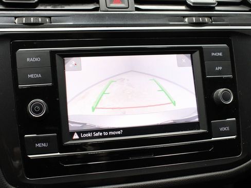 Used 2022 Volkswagen Tiguan S image 3