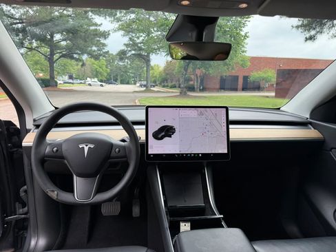 Used 2021 Tesla Model Y Long Range AWD/4WD image 16
