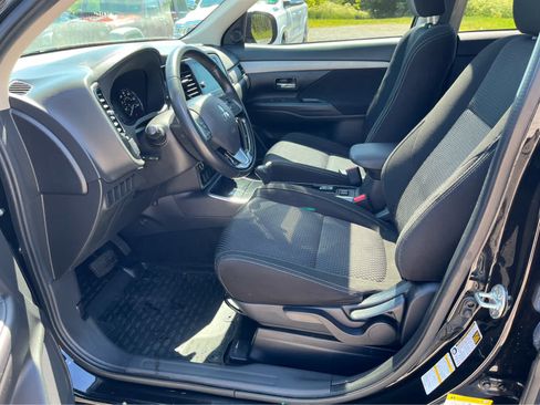 Used 2017 Mitsubishi Outlander SE AWD/4WD image 11