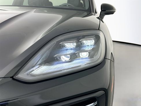 Certified 2025 Porsche Cayenne Coupe image 15