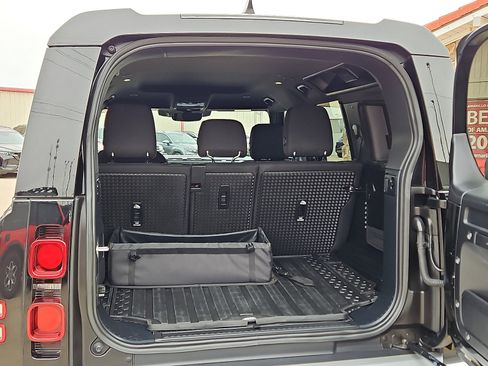 Used 2023 Land Rover Defender 110 image 6