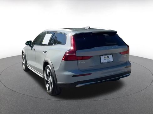 Used 2025 Volvo V60 B5 Cross Country Plus image 10