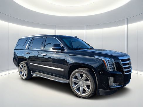 Used 2018 Cadillac Escalade Luxury image 1
