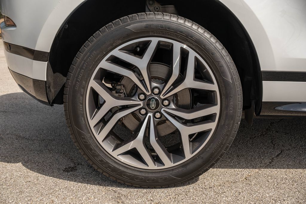 Used 2023 Land Rover Range Rover Evoque R-Dynamic S AWD/4WD image 10