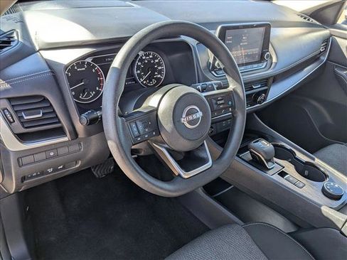 Used 2024 Nissan Rogue SV image 10