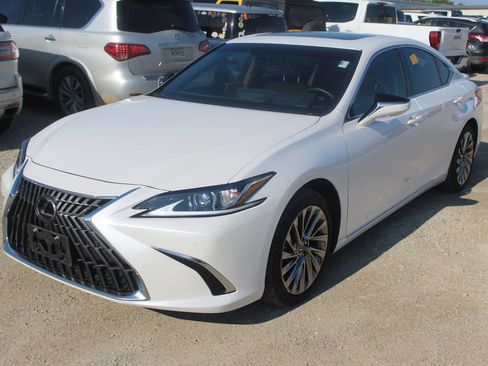 Used 2025 Lexus ES 300h w/ Luxury Package FWD image 2