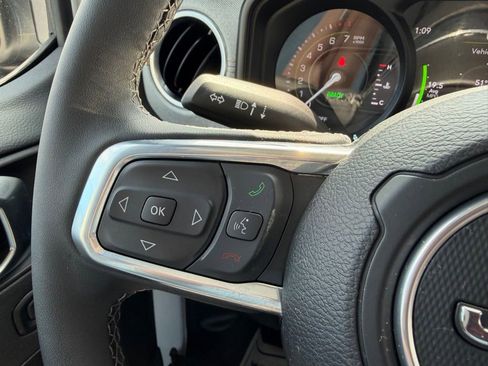 Used 2025 Jeep Wrangler Unlimited Sahara AWD/4WD image 12